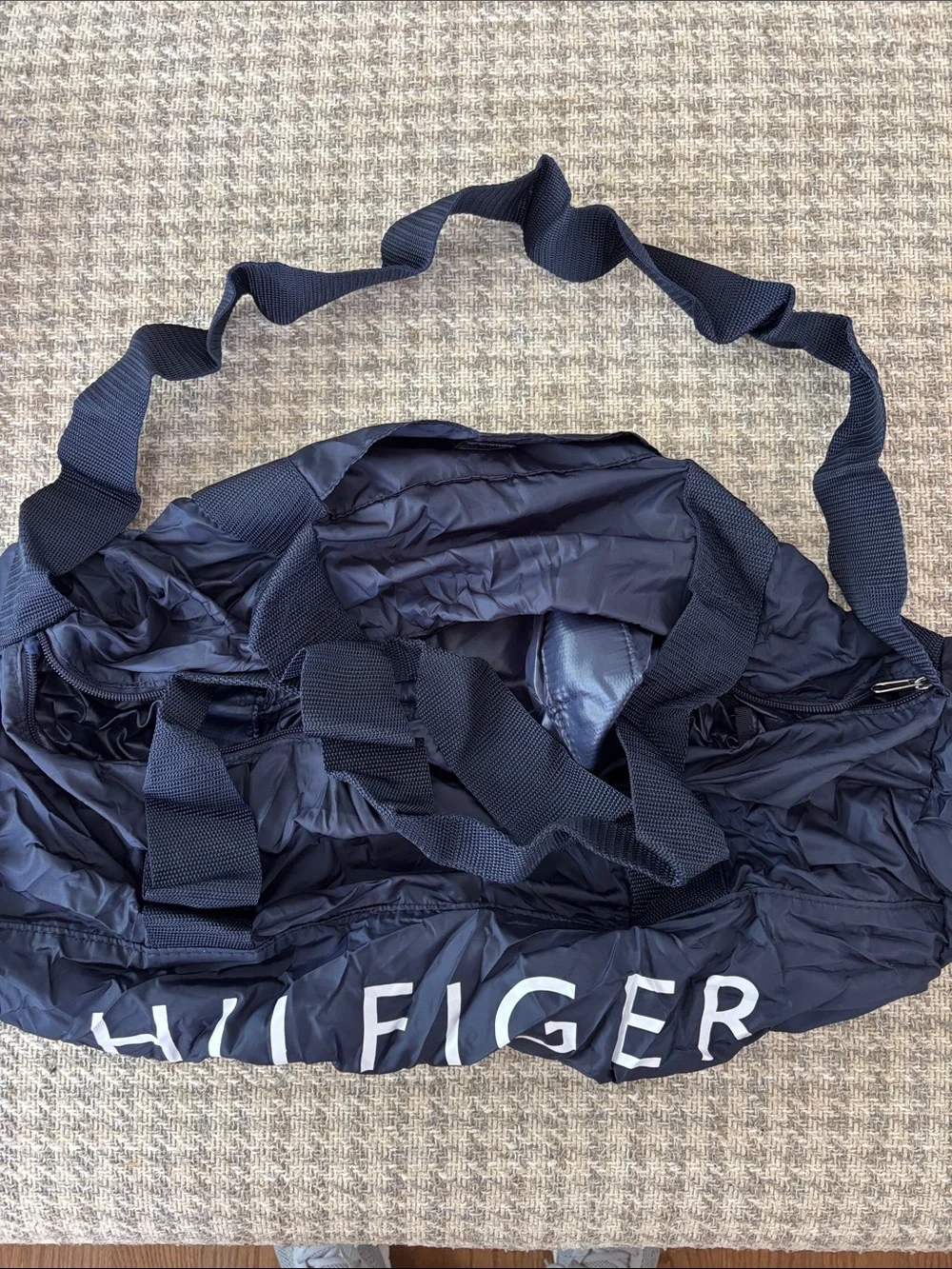 Tommy Hilfiger compact nylon
